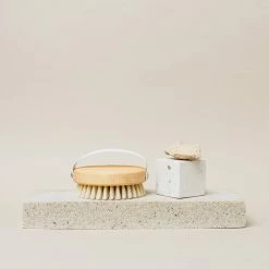 The Dry Brush Brosse Corps Classique -Dermalogica Soldes 07 2021 Ruhi encart inspiration Dry Brush2TINY