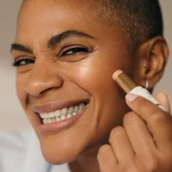 Baume Shine Enlumineur Universel -Dermalogica Soldes 3nuances studio violette project carre