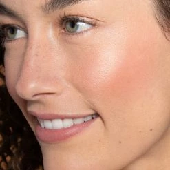 Liquid Light Sérum Enlumineur De Teint 23 Liquid Light Sérum Enlumineur De Teint -Dermalogica Soldes ILIA Website Crop 0008s 0001 LL Astrid